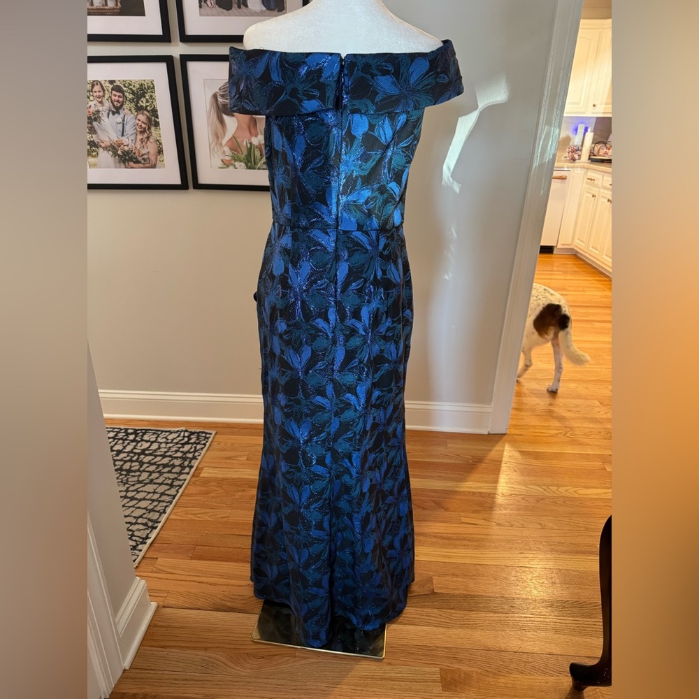 Elegant Blue Floral Off-Shoulder Dress - Picture 6 of 16
